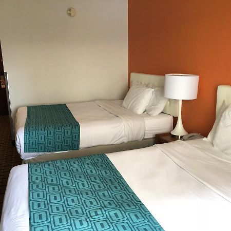 Howard Johnson By Wyndham Airport Луисвил Екстериор снимка