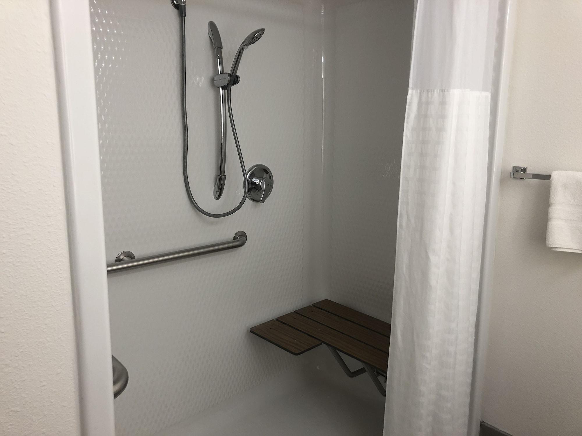 Howard Johnson By Wyndham Airport Луисвил Екстериор снимка