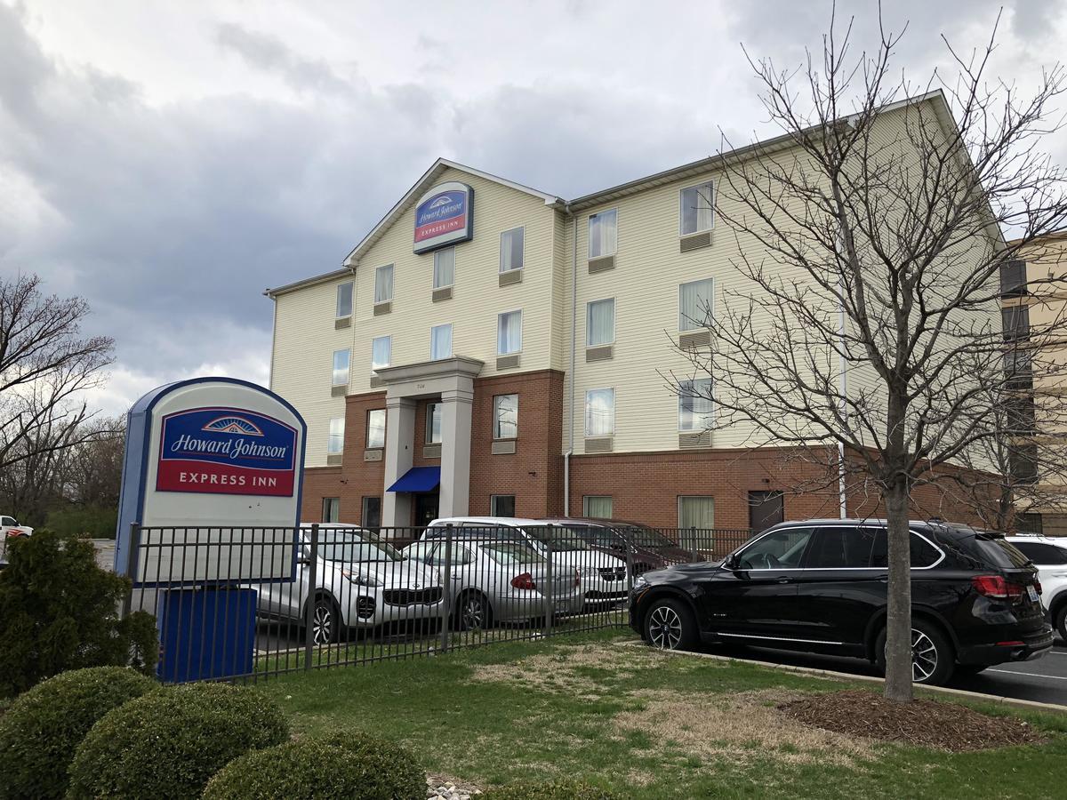 Howard Johnson By Wyndham Airport Луисвил Екстериор снимка