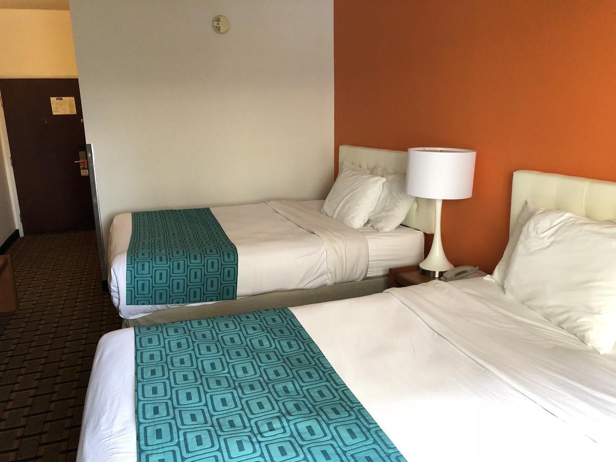 Howard Johnson By Wyndham Airport Луисвил Екстериор снимка